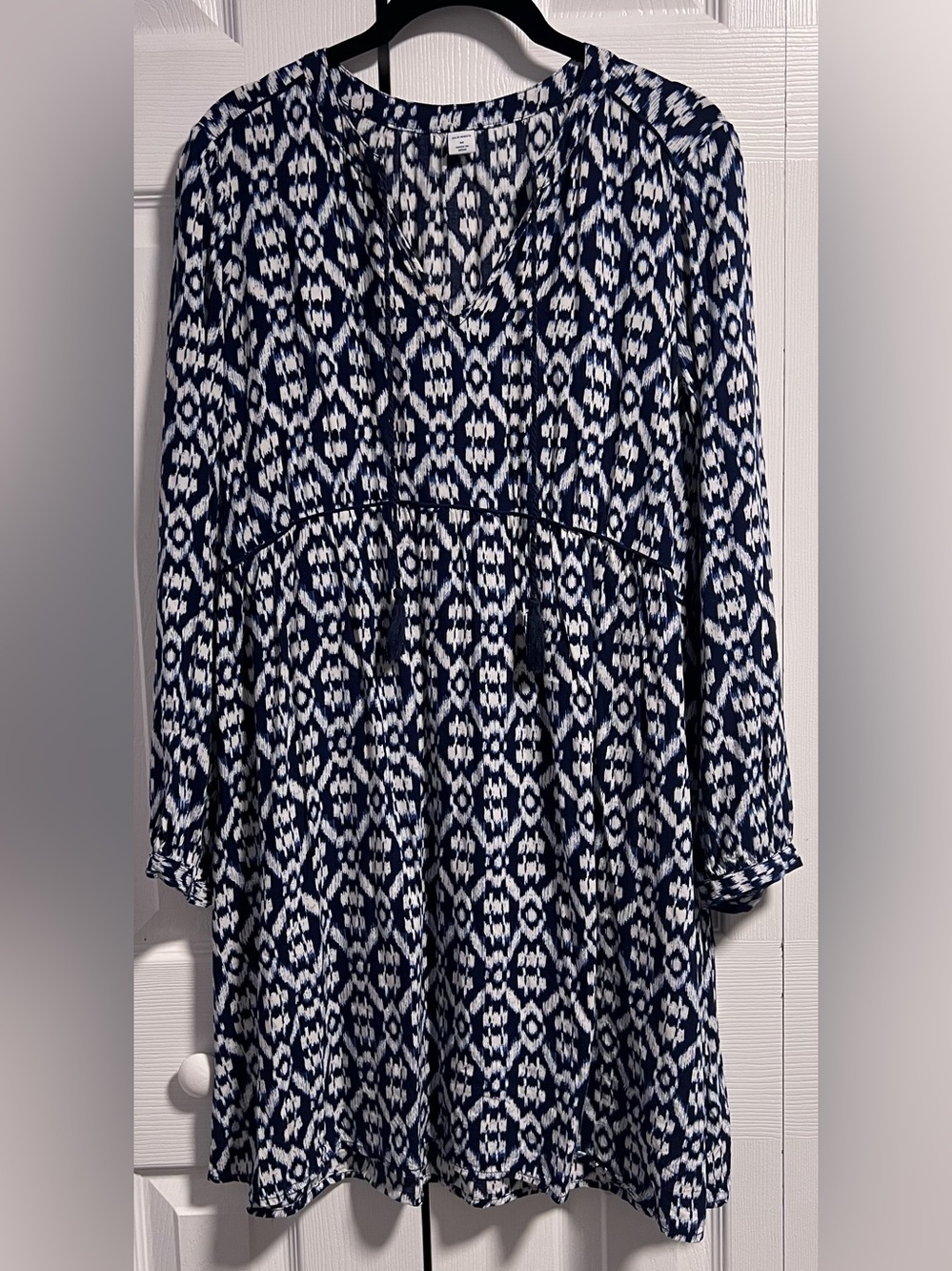 Old Navy Navy & White Ikat Print V Neck Peasant Dress